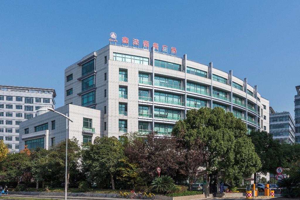 上海鑫達商務(wù)樓：現(xiàn)代設(shè)計，寬敞明亮，打造高效辦公環(huán)境
